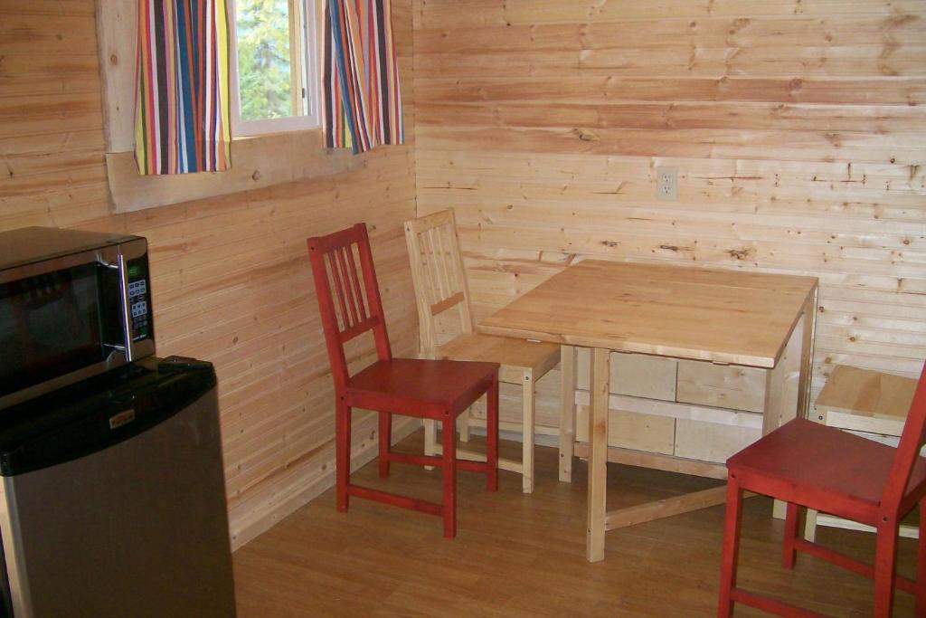Noah'S Ark Campground Revelstoke Cameră foto