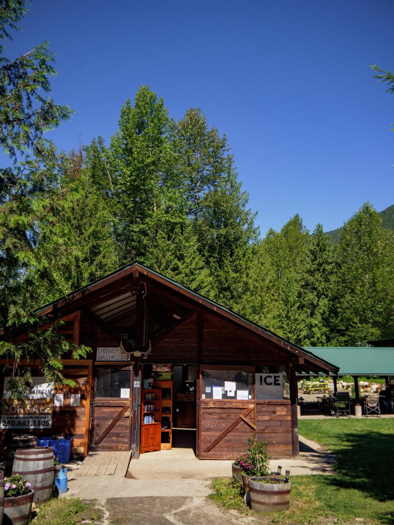 Noah'S Ark Campground Revelstoke Exterior foto